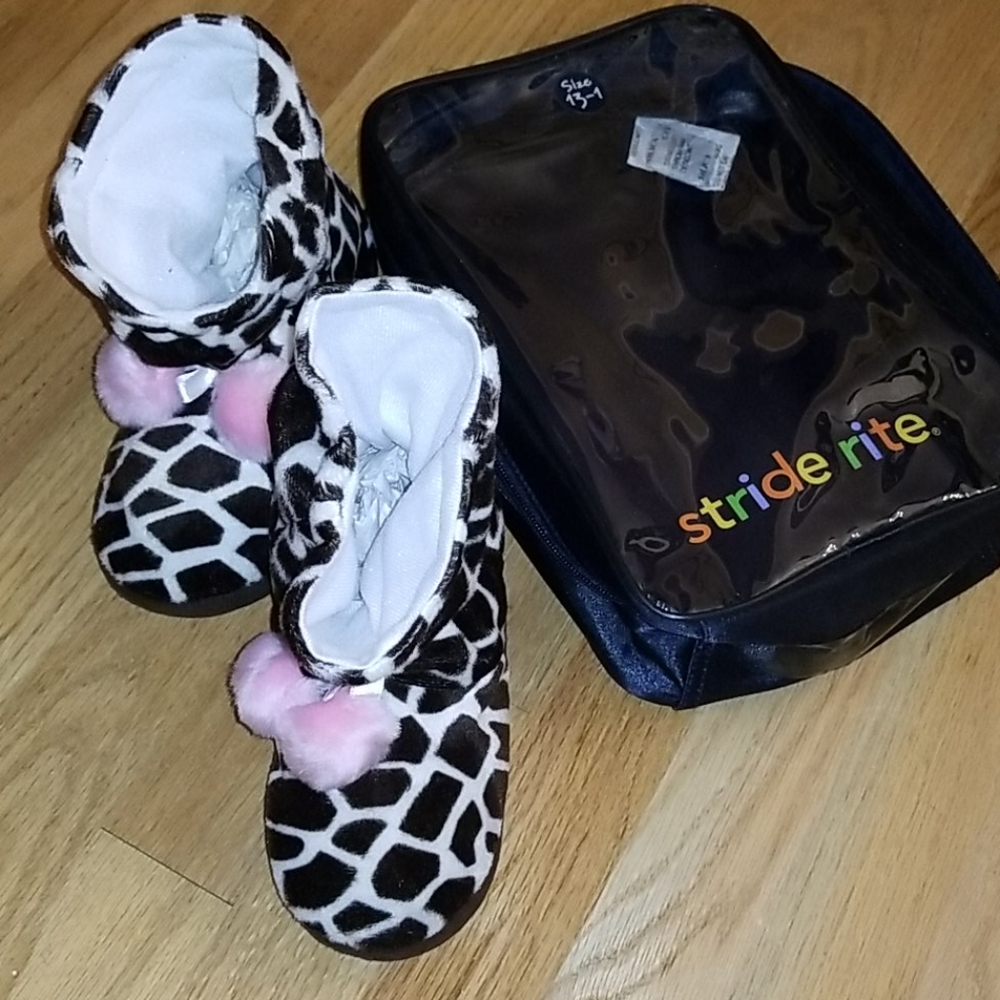 NWOT Stride Rite Giraffe Print Fur Bootie Slippers